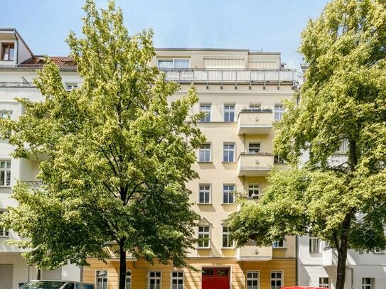 Penthouse Living - Traumhaftes Dachgeschoss mit Kamin und Dachgarten über dem Himmel von Berlin