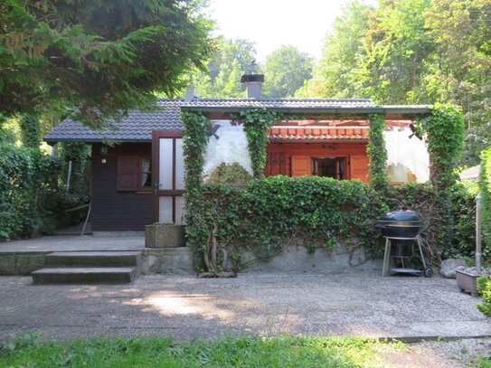 Gemütliches Wochenendhaus am Waldrand mit großem Garten!