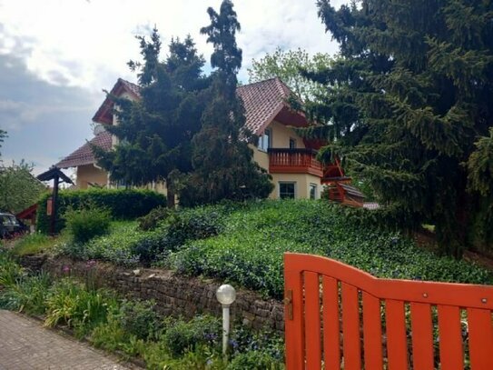 25 km von Erfurt - wunderschön angelegtes Grundstück und exklusives Wohnen vereint - Besondere Immobilie in Herbsleben