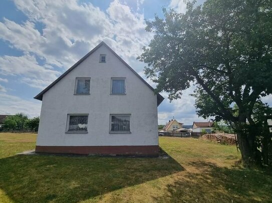 Handwerker aufgepasst! Einfamilienwohnhaus mit großzügigem Grundstück in ruhiger Lage.