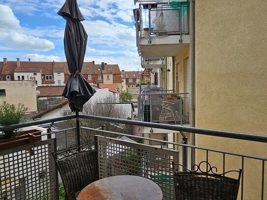 Helle 3-Zimmer-Etagenwohnung Nähe Friedhof mit Balkon, Einbauküche und TG-Stellplatz