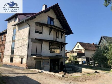 Fast fertig gestelltes Haus, gestalten Sie den Innenausbau nach Ihren Wünschen