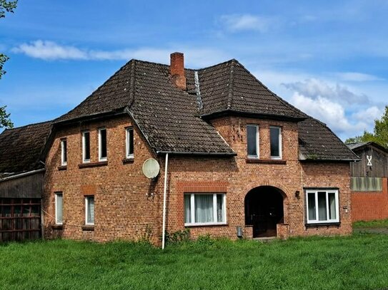 ehemaliger „Ponyhof“ mit großem Wohnhaus, Stallungen, Reithalle