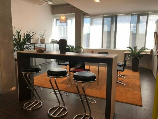 Bürogemeinschaft bietet Flächen in Business Büroräumen.