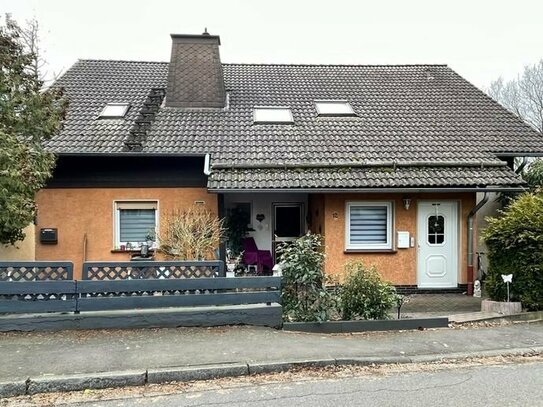 Zweifamilienhaus mit Einliegerwohnung und Garage in Fritzlar Ungedanken. Keine Käuferprovision