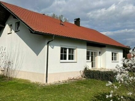 Neu renoviertes Einfamilienhaus mit großzügigen Garten