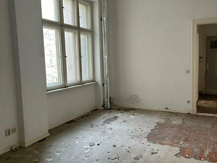 Sanierungsbedürftiges Studio Apartment mit separater Küche +frei+