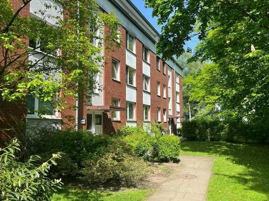Schöne, modernisierte 2,5-Zimmer Wohnung mit Loggia in Meiendorf!