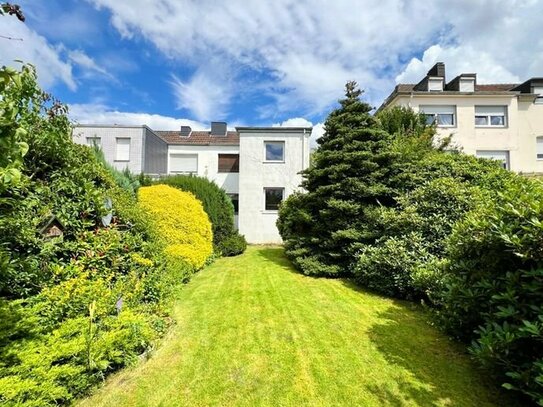 Charmante Doppelhaushälfte mit großem Garten und Garage