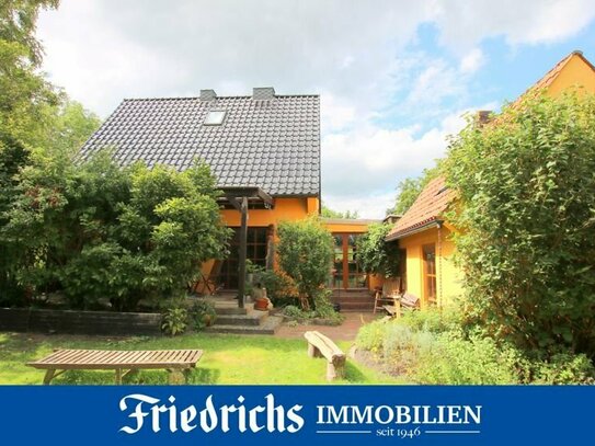 Charmantes Einfamilienhaus m. Nebengebäude, Carport u. Garten in ruhiger Lage in Varel-Dangastermoor