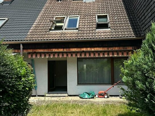 Schnäppchen für Handwerker! Reihenmittelhaus in ruhiger Lage in Röthenbach a.d.P. - Seespitze