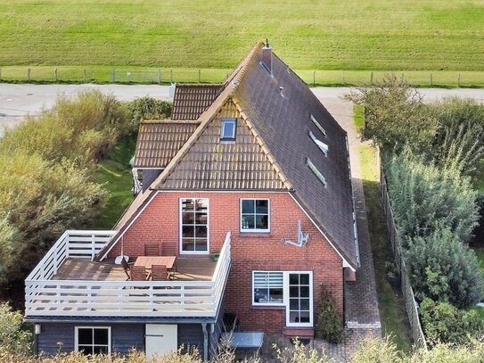 Ferienhaus "Deichkrone" mit 3 Wohneinheiten und Nordseeblick - Hafen - Dagebüll