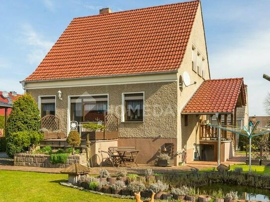 Sehr gepflegtes EFH mit wunderschönem Garten, Garage, Carport & ausgebautem Untergeschoss