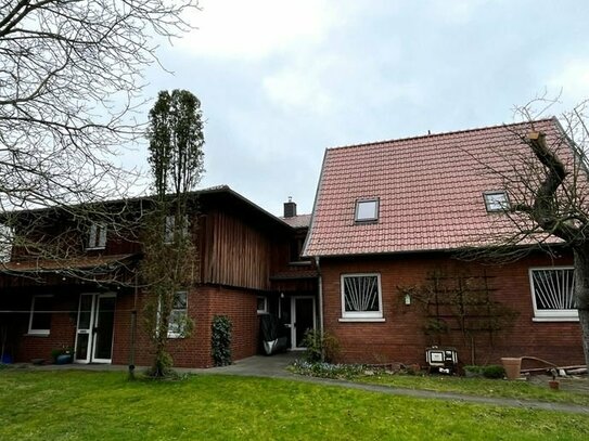 gepflegtes Zweifamilienhaus auf großen Grundstück in Dankersen/Minden