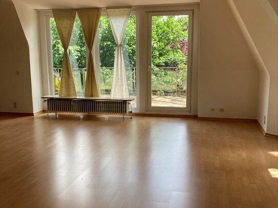 Helle 3- Zimmer Wohnung mit Dachterasse in Ahrensburg!