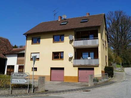 Dreifamilienhaus, mit Lager, Garagen und Stellplätzen