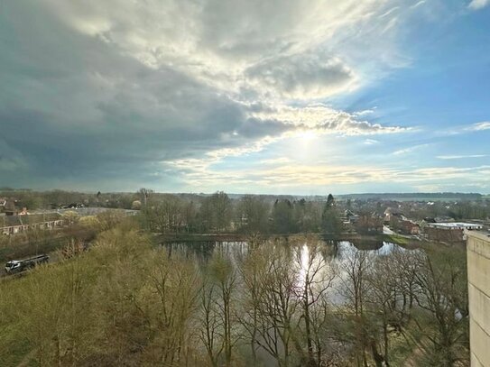 Reinfeld - freie 2-Zimmer-Wohnung im 8.Stock und tollem Blick auf den Neuhöfer Teich in Zentrumslage