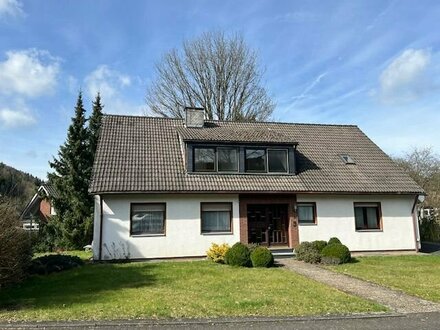 Geräumiges Zweifamilienhaus mit großem Grundstück in Bad Berleburg-Wemlighausen