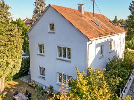 Ein Haus zum Wohl fühlen! Frei stehendes 3-FH mit Nutz- und Ziergarten in Karlsruhe (Weiherfeld)