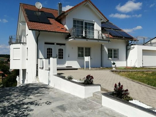 3-Familienhaus mit 600qm großen Garten, 1000qm Grundstück, Doppelgarage und Stellplätze in Bad Rappenau/Grombach