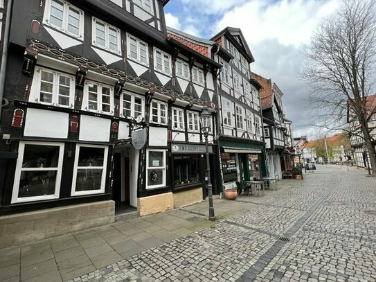 Appartments und ein Restaurant mit Bar im Herzen von Braunschweig zu verkaufen.