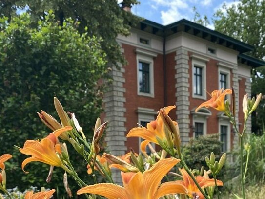 Herrschaftliche u. denkmalgeschütze Fabrikantenvilla, parkähnliches Grundstück, viel Nebengelass