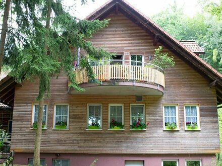 Mehrgenerationenhaus mit Wohnungen, Restaurant und Freizeitgelände