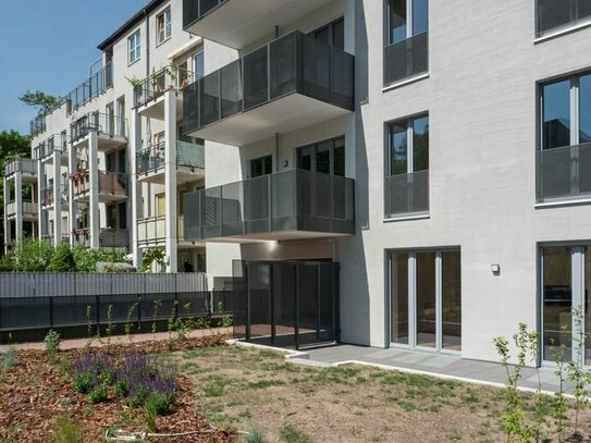 Fertige Neubauwohnung mit großer Terrasse und kleinem Garten inkl. EBK