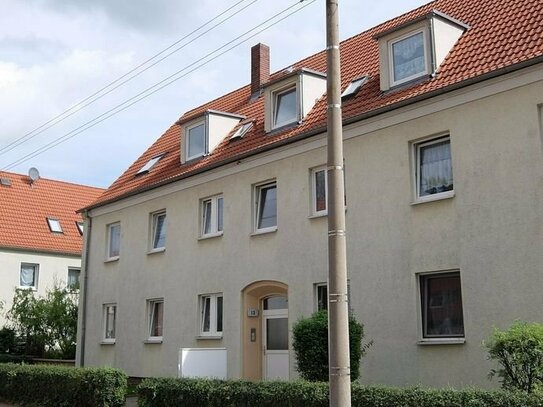 Böhlen - kleine 3-Raum-DG-Wohnung mit günstiger Raumaufteilung, EBK und Tageslichtbad