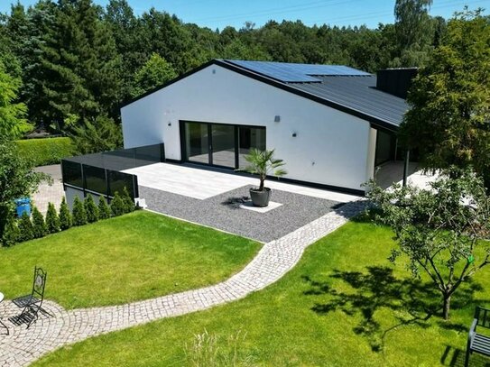 Exklusives Einfamilienhaus in bester Lage mit stilvollem Ambiente und großem Garten in Schirmitz
