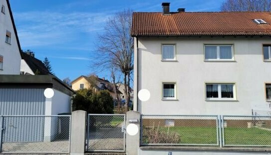 Wunderschöne gepflegte Doppelhaushälfte mit großem Garten und Garage - von Privat - provisionsfrei