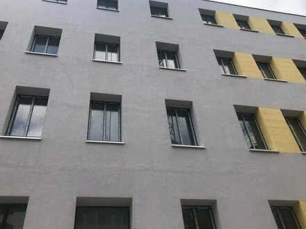Hochwertig modernisierte Wohnung mit Balkon, Wanne, Dusche, Fußbodenheizung uvm.!