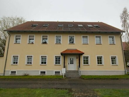 Idyllisch im Grünen - helle Zweizimmerwohnung im 1. Obergeschoss