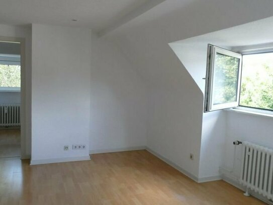 Schön geschnittene 3-Zimmer-Dachgeschosswohnung in Gelsenkirchen-Schalke