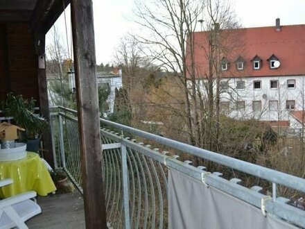 Gemütliche 2-Zimmer-DG-Wohnung mit großem Balkon + eigenem Gartenanteil in Nürnberg-Fischbach