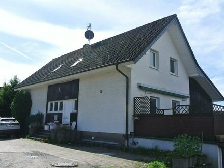 **Freistehendes Einfamilienhaus mit großer Einliegerwohnung/Büro und Carport in Leverkusen Neuenhaus**