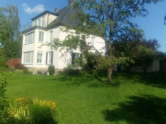 Einzigartige Gelegenheit: Zweifamilienhaus mit herrlichem Garten wartet auf neue Bewohner