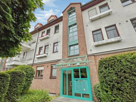 Begehrte Lage: 2-Zimmer-Wohnung mit Dachterrasse und Stellplatz in Düsseldorf-Unterrath