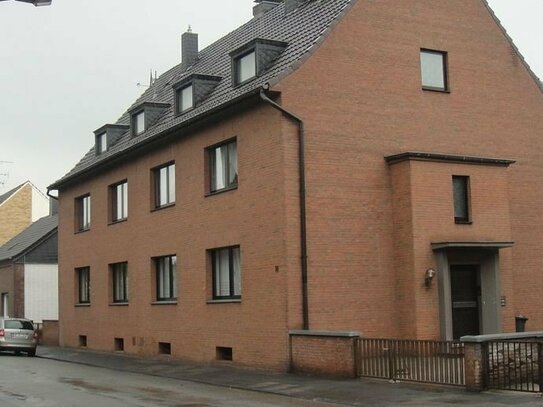 Dachgeschoßwohnung - 72 qm in gepflegtem 3-Familienhaus in Duisburg Obermeiderich