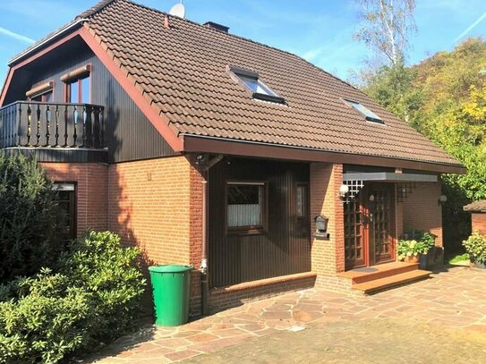 ***Idyllisch gelegenes EFH in Solms-Oberndorf mit Einliegerwohnung, Kamin, Garage, großem Garten und Terrasse***