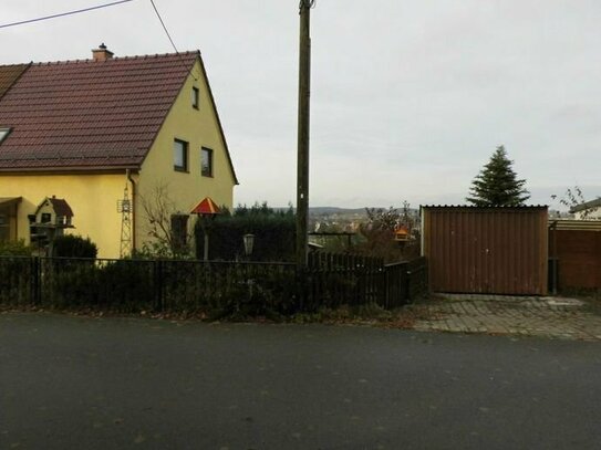 Beziehbares Einfamilienhaus (DHH) mit schönem Grundstück, Garage und Nebengelass in bevorzugter Randlage von Reichenb...