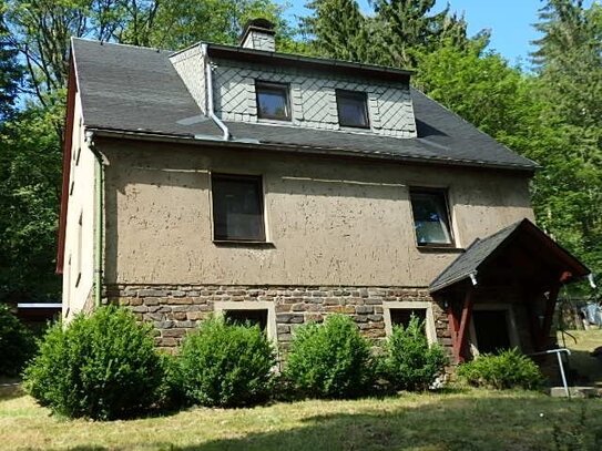 Einfamilienhaus mit Doppelgarage in ruhiger Lage