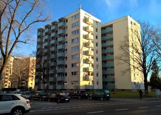 1-Zimmer-Apartment mit Balkon im 7. Obergeschoss