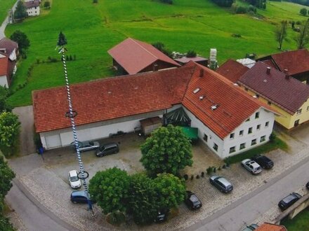 Großes Haus, großes Grundstück, große Garage, mit PV-Anlage - perfekte Lage