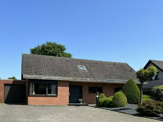 Winkel-Bungalow mit besonderer Architektur in Brüggen-Bracht