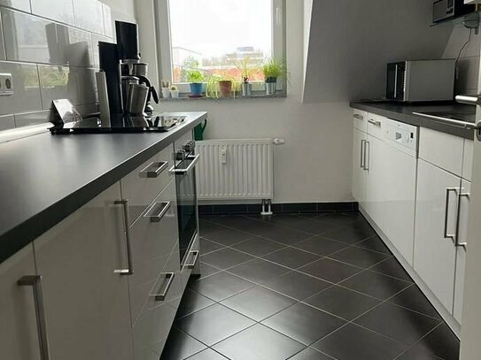 Untermiete/r für schöne Maisonette Wohnung in D-Lörick befristet für 12 Monate gesucht