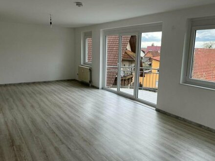 Helle 3 Zimmer Maisonettewohnung mit 2 Balkonen und Stellplätzen