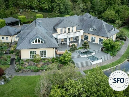 Villa mit hoch gepflegter Außenanlage mit traumhafter Zufahrt auf einem 8.497 m² Grundstück