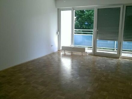 Sehr schöne helle 73 m² 3-Zimmer-Wohnung mit Balkon in Würzburg Sanderau zu vermieten.