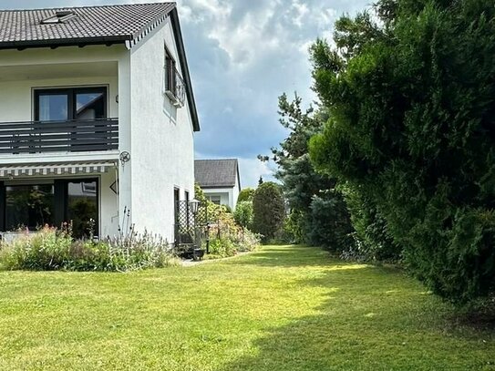 Grün und ruhig wohnen in Heroldsberg: 5-Zimmer-DHH, Charakter eines EFH, gepflegter großer Garten